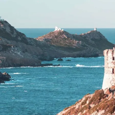 T2 avec PISCINE Chauffée - VUE EXCEPTIONNELLE sur la Mer - Parking&Wifi - Plage à 50m *