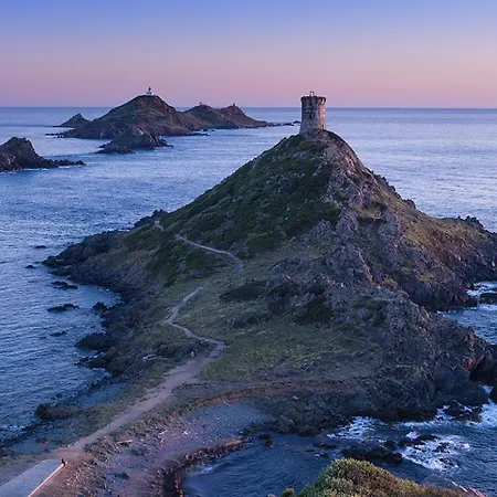 Apartamento T2 avec PISCINE Chauffée - VUE EXCEPTIONNELLE sur la Mer - Parking&Wifi - Plage à 50m Ajaccio (Corsica)