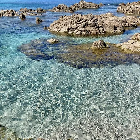 T2 avec PISCINE Chauffée - VUE EXCEPTIONNELLE sur la Mer - Parking&Wifi - Plage à 50m * Ajaccio (Corsica)