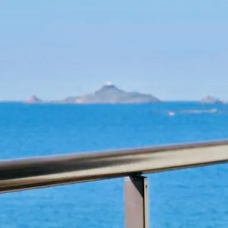 T2 avec PISCINE Chauffée - VUE EXCEPTIONNELLE sur la Mer - Parking&Wifi - Plage à 50m