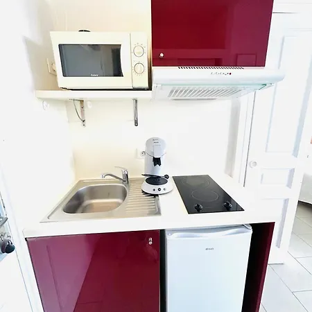 T2 avec PISCINE Chauffée - VUE EXCEPTIONNELLE sur la Mer - Parking&Wifi - Plage à 50m Ajaccio (Corsica)